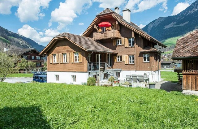 Sunny penthouse in beautiful Lungern