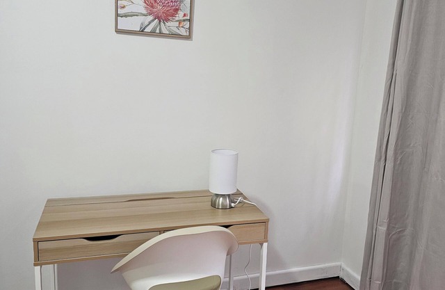 Sunny, quiet and private ground unit, walk to station. Close to shops and city.