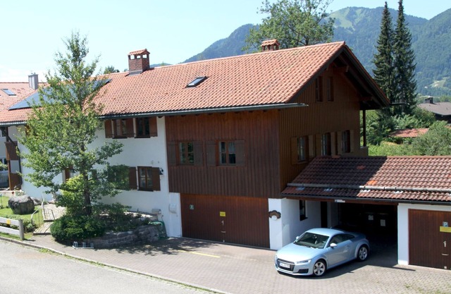 Sunny, quiet, central location, suitable for allergic persons. Car Port, balcony.
