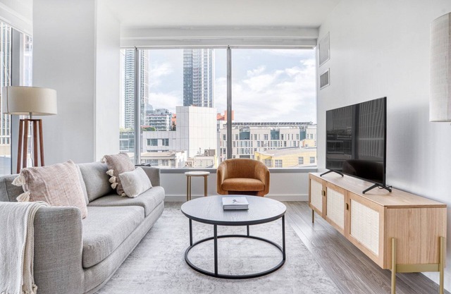 Sunny Rincon Hill 2BR w/Gym & Roof Terrace near tech HQs, by Blueground