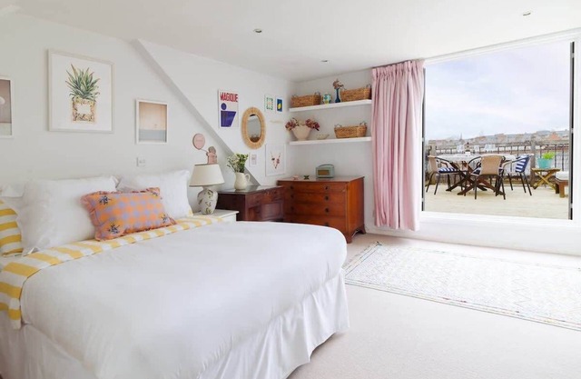 Sunny Roof Terrace Barons Court Sleeps 4-6