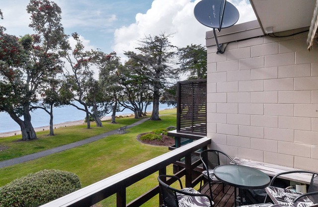Sunny Sea Views - Snells Beach Holiday Home