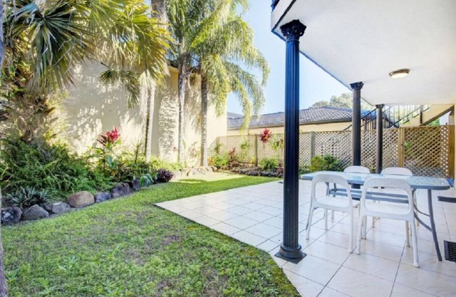 Sunny Somerset -2B located opp Byron Bay markets