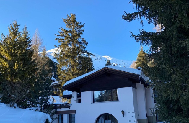 Sunny, spacious chalet 10 minutes walk from ski lift