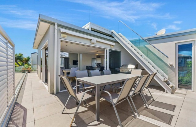 Sunny & Spacious Beach Villa