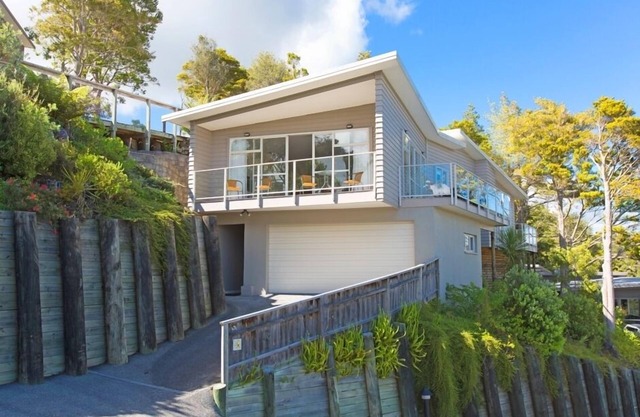 Sunny Spacious Seaview stunner