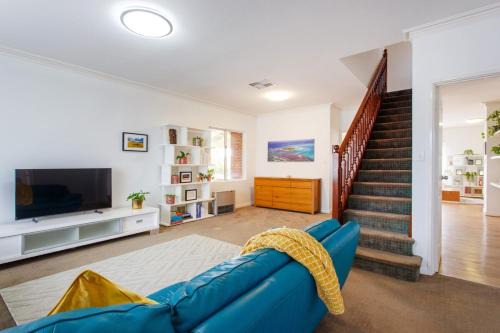 Sunny Stays Holiday Home - 5 min to Fremantle