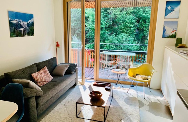 Sunny Stenna Selva 3-room ski-in ski-out apartment right by the slopes & lifts