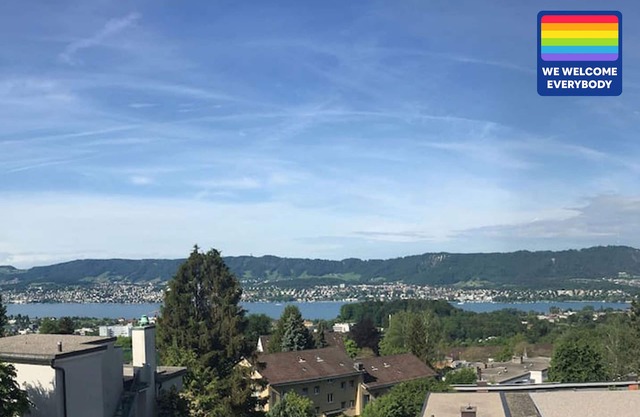 Sunny & Stylish 3 Bedroom Apartment, 20 min from City Centre. 2nd Floor.