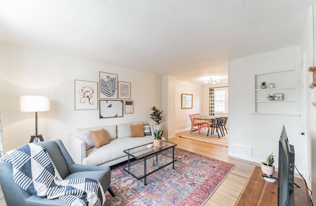 Sunny & Stylish Manayunk Cottage