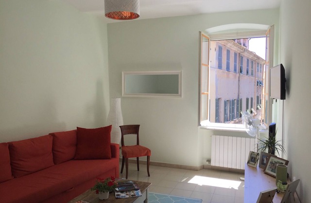 Sunny, updated apartment with balcony in Finalborgo and near gorgeous beaches