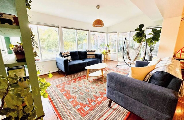 Sunny Urban Farm, Sunny Urban Farm: 3 bedrooms and fitness room