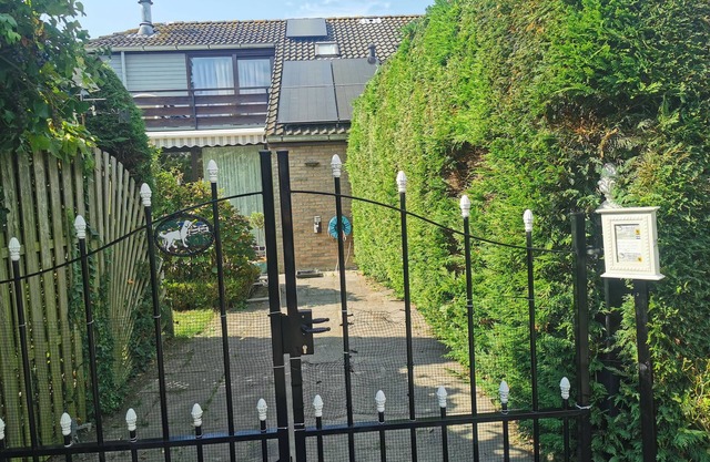 Sunny vacation home near Grevelingenmeer+enclosed garden/terrace and gazebo