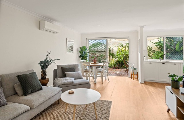 Sunny Villa - modern, courtyard, five mins to Freo