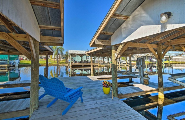 Sunny Waterfront Welaka Home w/Private Dock!