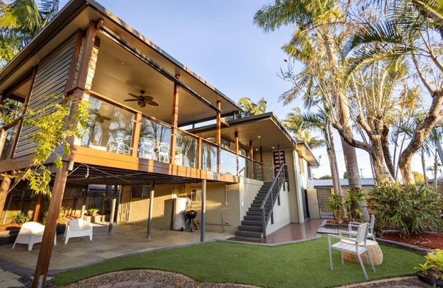 Sunnybank Family 4BR Home | Walk to Plaza & Dining