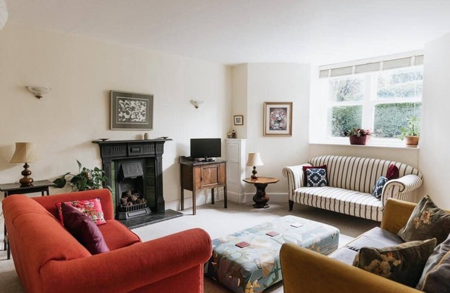 SUNNYSIDE APARTMENT/SPACIOUS 2 BEDROOM ACCOMMODATION LOCATED IN KENDAL WITHIN