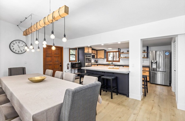 Sunnyside Retreat By Tahoe Getaways - Pet-Friendly 4 BR in Tahoe City w/Bonus Room!