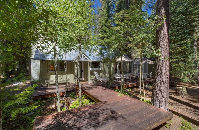 Sunnywood: 1 BR, 1 BA in Tahoma, Sleeps 2
