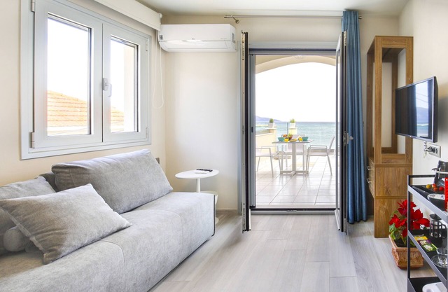 Sunrise Bay Apts Suite 103