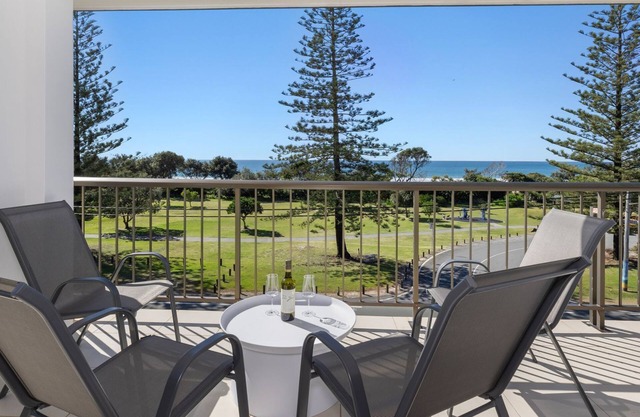 Sunrise by the Sea - Oceanview Apartment