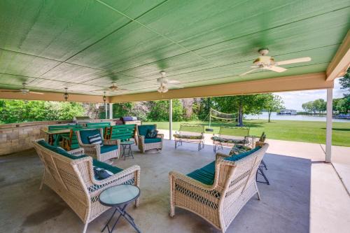 Sunrise Cove RC LLC Lakefront Home with 2 Casitas!