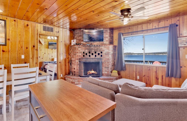 Sunrise Lakefront Family Cabin at Shore Acres Lodge Big Bear