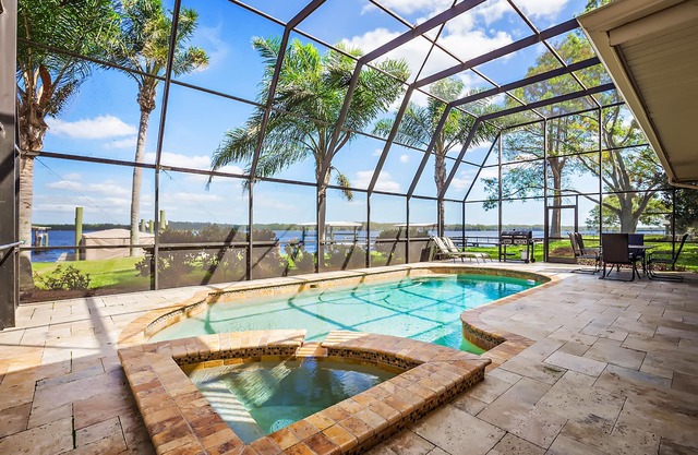 SUNRISE ON LAKE TARPON 4 BED 3 BATH LAKE FRONT POOL HOME CLOSE TO BEACHES