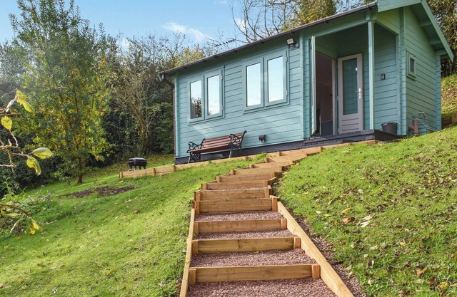 Sunrise Retreat - UK48040
