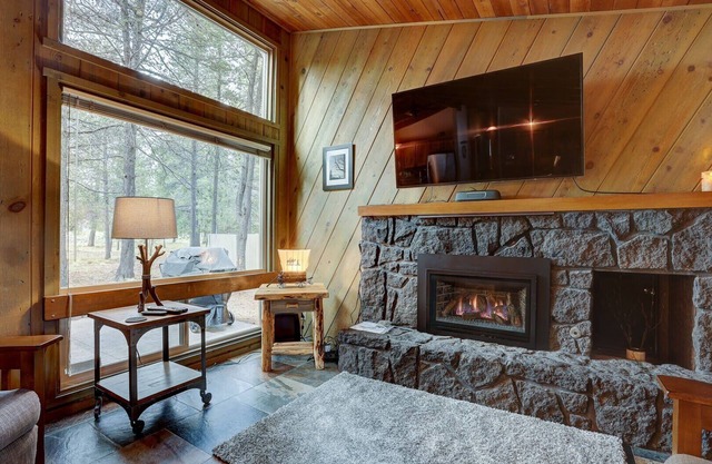 Sunriver Escape Sleeps 8 Pet Friendly SHARC Hot Tub