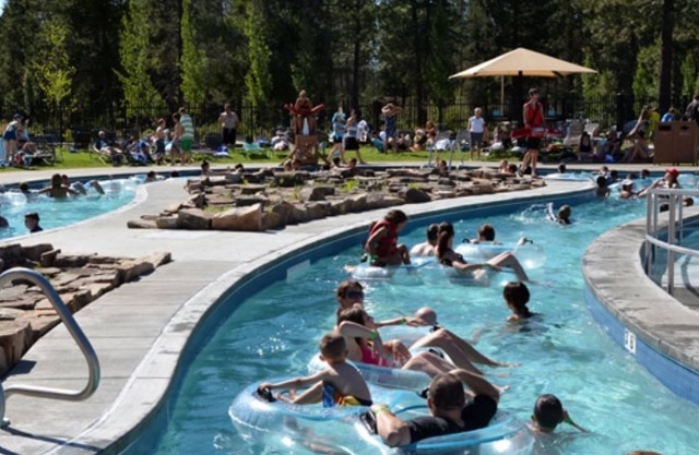 SUNRIVER MOUNTAIN CABIN with private hot tub, FP, Bikes, Walk to SHARC, Pets