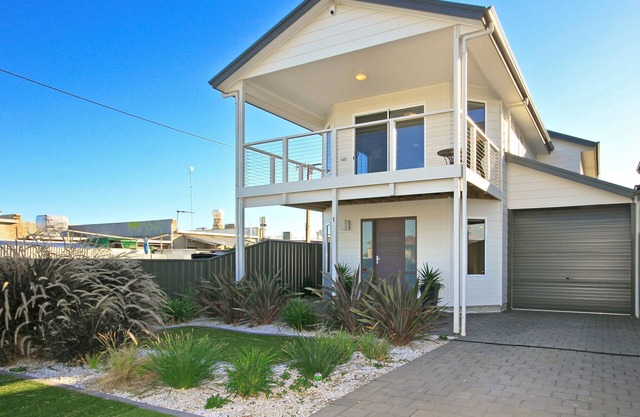 Sunset at Snapper Point ~ Aldinga Beach - Modern Coastal Beauty with Large Balcony and Sea Views