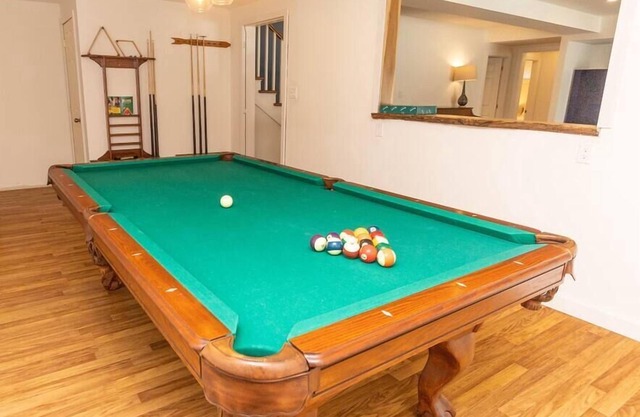 Sunset Beach - Waterfront, Hot Tub, Games Room