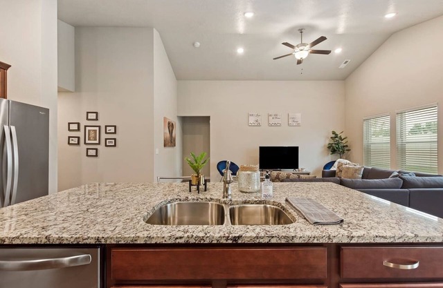 Sunset beauty ~ 4bed ~ King Master ~ Newly built