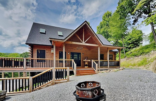 Sunset Bluff | Ski In/Ski Out + Interior Upgrades & Hot Tub!