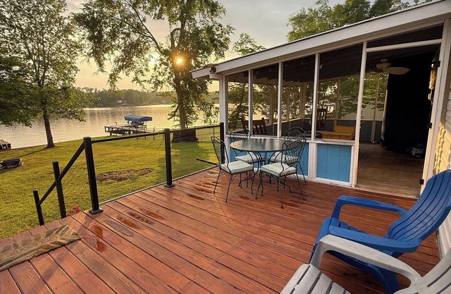 Sunset BnB - 3BR & Lovely Waterfront Vista