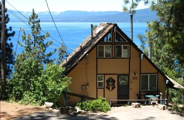 'Sunset Chalet' Spectacular - Panoramic - Lake Tahoe Views!