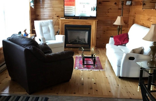 Sunset Cottage #2 near beaches, golfing, trails, shopping and local attractions!