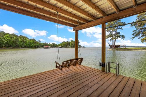 Sunset Cove 1 - Lakefront Retreat Waterfront with Spectacular Sunset Views