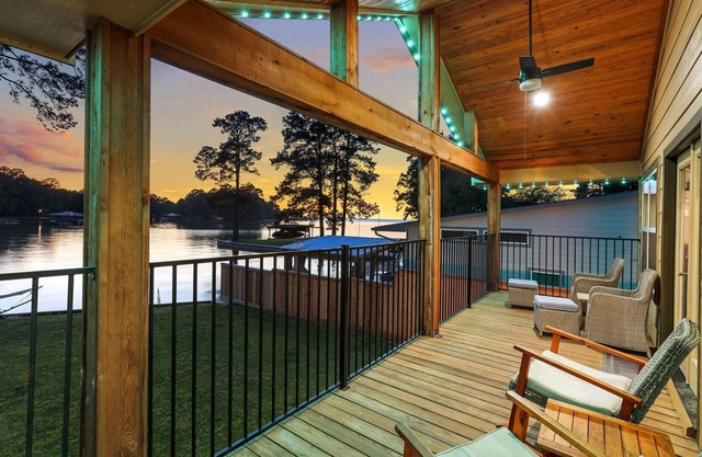 SUNSET COVE #2 - LAKEFRONT RETREAT WITH SPECTACULAR SUNSET VIEWS!