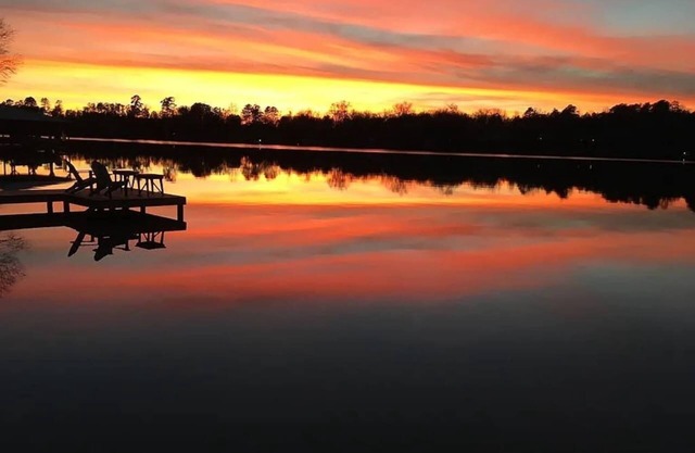 Sunset Cove, 3-bedroom lake house