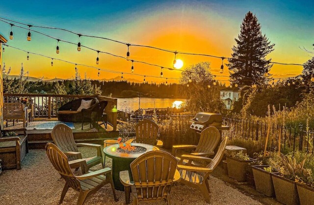 Sunset Garden Retreat-Sea & Mountain View w/Sauna