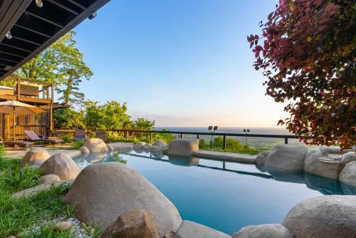Sunset Haven-Private resort Greenville, SC with hot tub, pool, sunset view