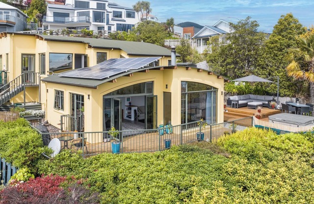 Sunset Heights - Nelson Holiday Home
