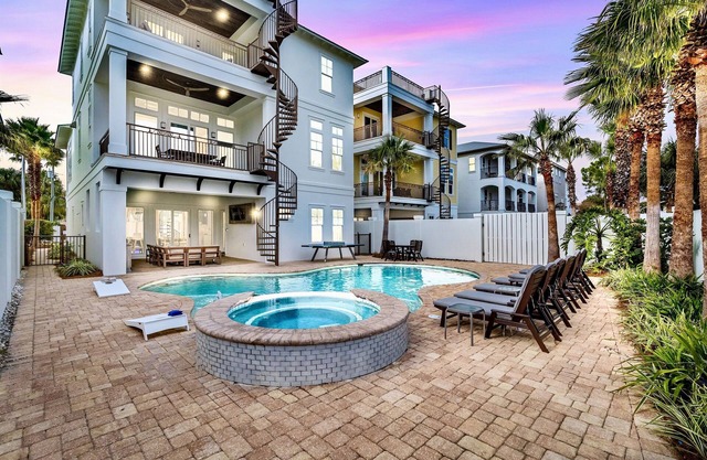 Sunset Manor: Private beach, Ocean views, Heated pool, Free Golf cart, Game room