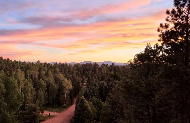 Sunset Mountain Getaway - Mtn. Views, Ski central, chefs kitchen, sunsets