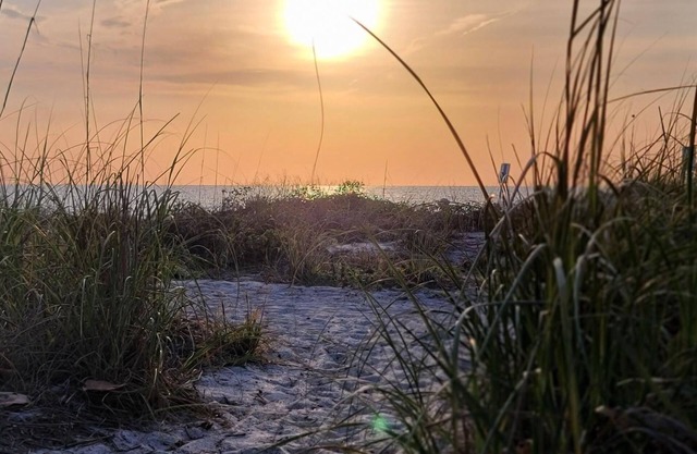 Sunset Point - Dreamy Beach House, Hot Tub, Roof Top Deck, Great Location!