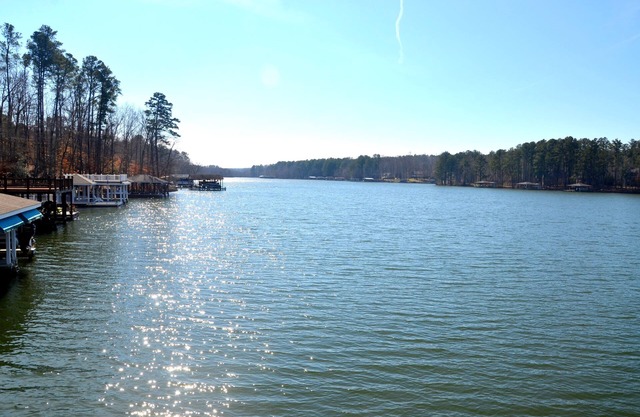 SUNSET POINTE *Beautiful 6br 4ba Lakefront House with Gorgeous Sunsets*
