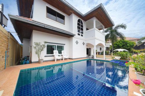 Sunset Pool Villa Near Quiet Beach