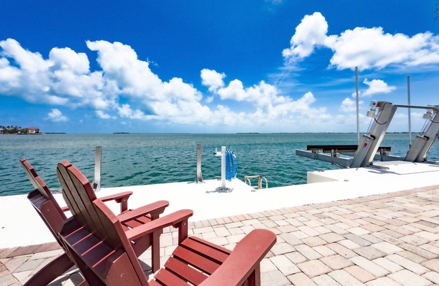 Sunset Serenity – 3BR Open Water Oasis On Summerland Key Boat Dockage, Stunning Views & Pet Friendly
